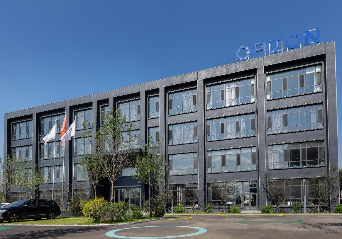 從事光學儀器銷售，業務涵蓋高校、科研院所和企業。     